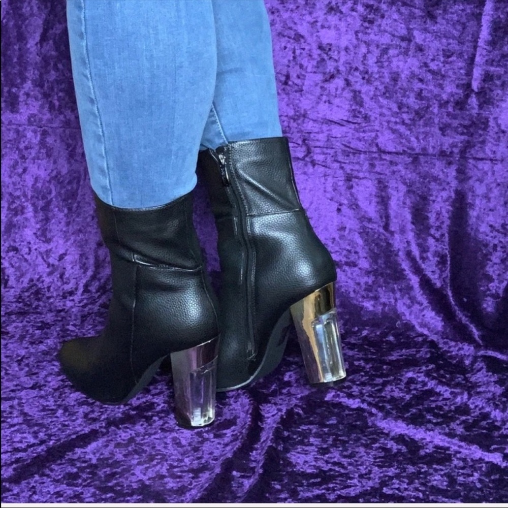 Stylish Black Cape Robbin Booties!